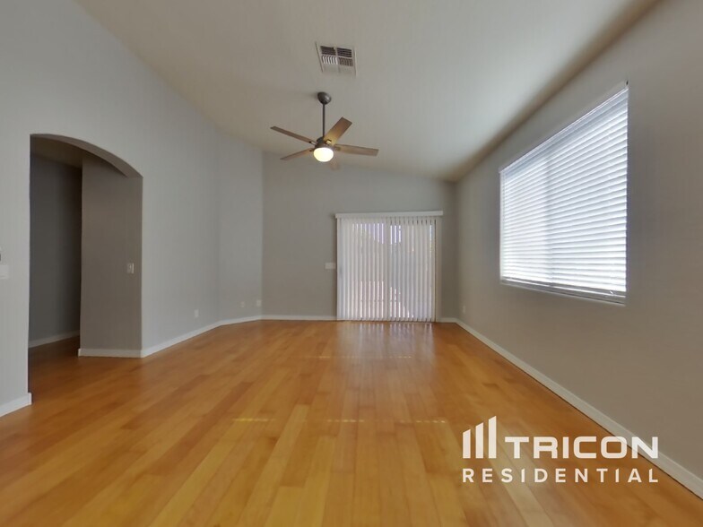 Building Photo - 17220 W Lundberg St