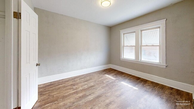 Building Photo - Lease to own! 5 bedroom/1 bath, Old Brooklyn.