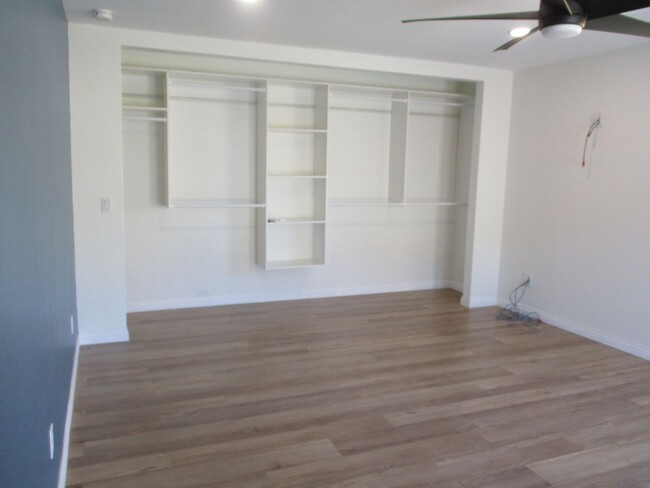 Building Photo - Lakeside Newly remodeled 4 Bdr 2.5 Bath Ho...