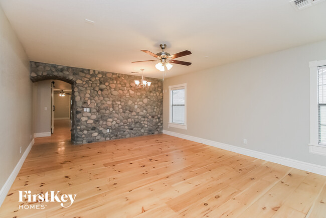 Building Photo - 39121 N Parisi Ln