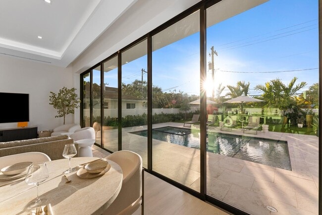 Building Photo - 220 S Swinton Ave