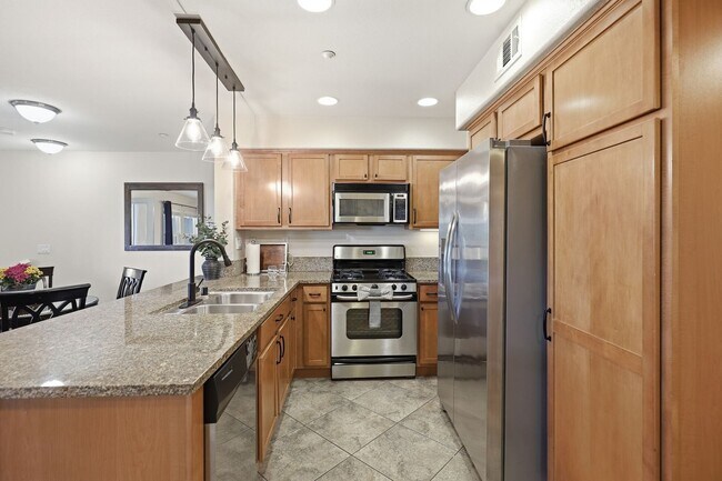 Building Photo - Point Loma, "The Bay" 2 bed 2 Bath Townhome now available! Amazing amenities, don't miss out