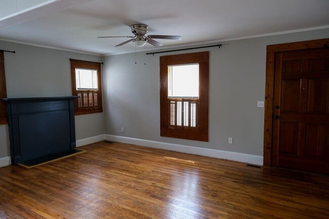Building Photo - 3Bedroom/1Bath Home Coming Available Soon!