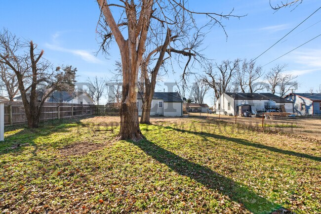 Building Photo - 224 Grover Ave