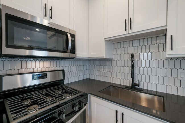 Building Photo - Historic Monte Vista Charm meets Modern Convenience!