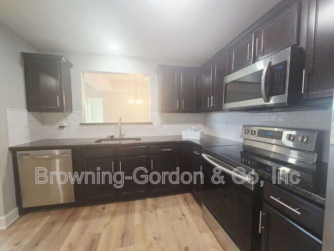 Building Photo - 8601 Peckham Ln