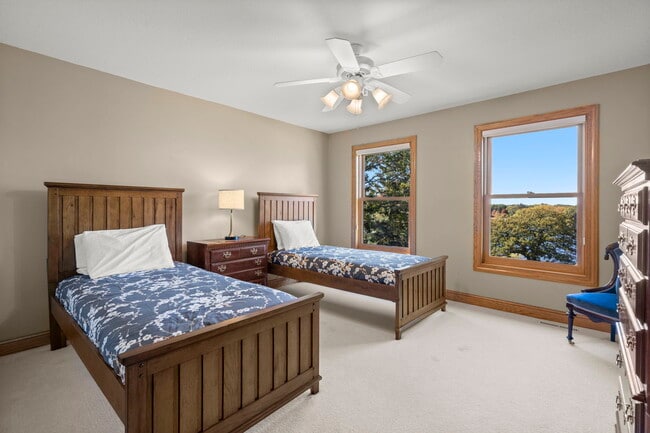 Building Photo - 1580 E Shore Dr