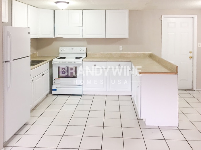 Building Photo - 10112 N Lantana Ave