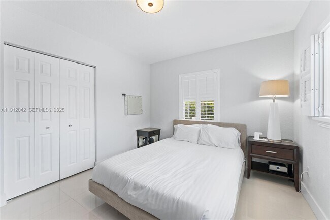 Building Photo - 6371 SW 23rd St