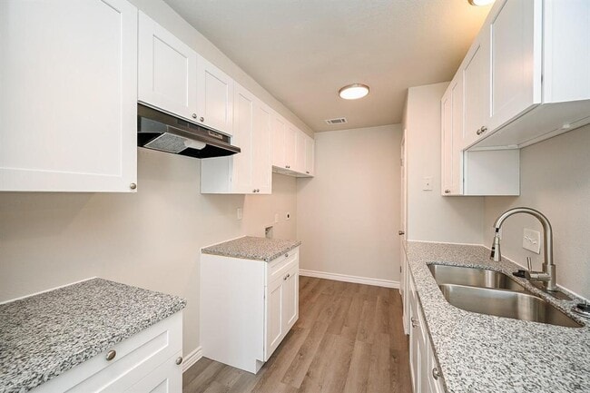 Building Photo - 6514 Kentwick Dr