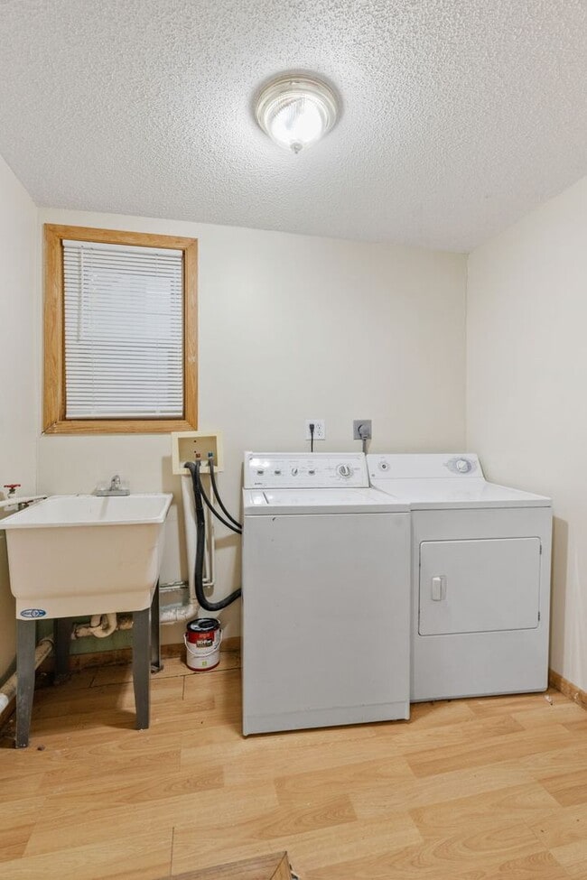 Building Photo - Modern 2-Bedroom Apartment in Hale with Fireplace, Soaking Tub & Premium Amenities