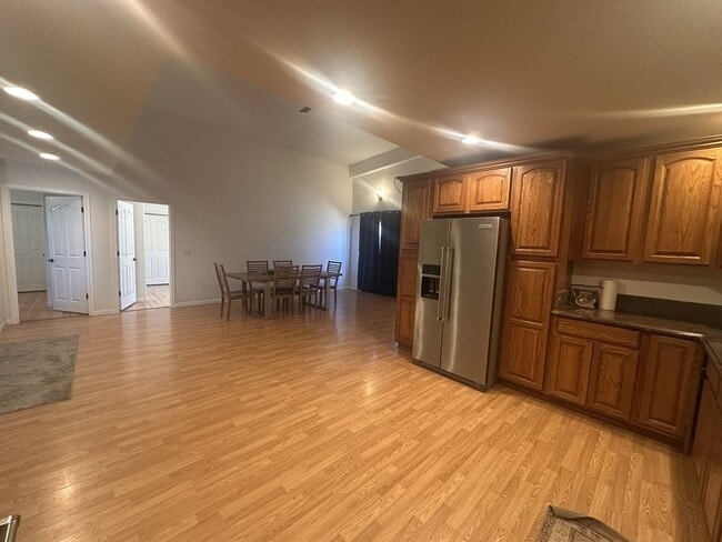 Building Photo - 469-922 Eternal Spring Way