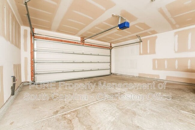 Building Photo - 318 Deep River Rd
