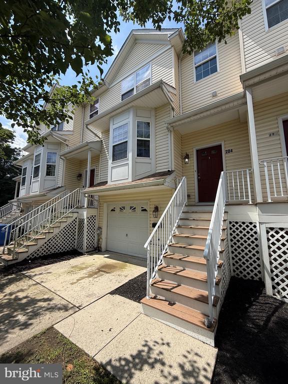Building Photo - 204 Jones St