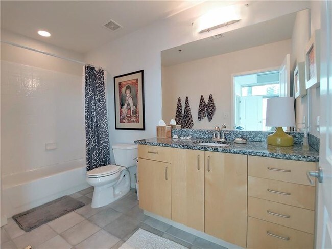 Building Photo - 943 Peachtree St NE