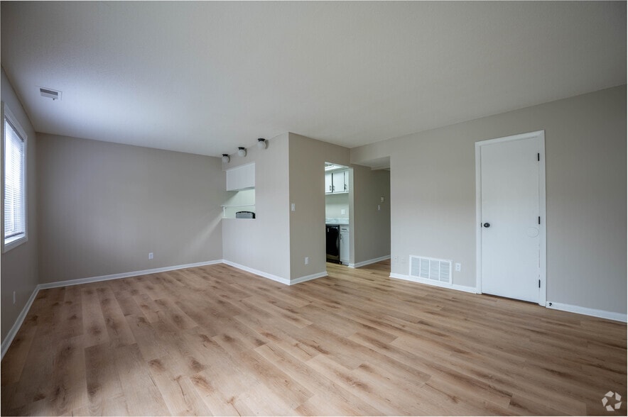 2BR, 2BA - 840SF - Living Room - The Vineyards Apartment Homes