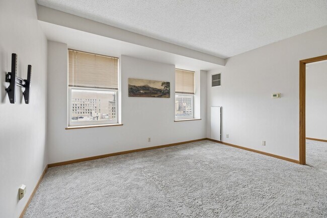 Building Photo - Downtown 2 bedroom Condo!