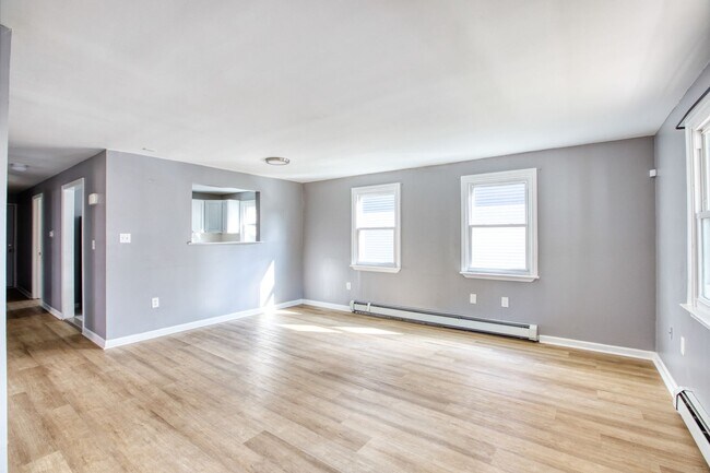 Building Photo - 12 Martin St