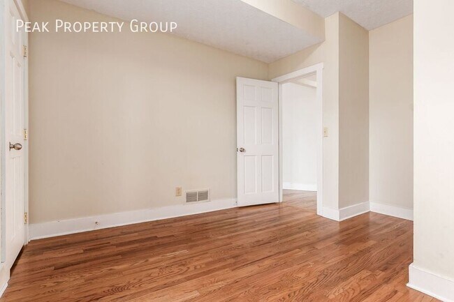 Building Photo - 1369-1371 Summit Street-1371 Summit Street