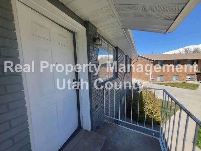 Building Photo - 1054 Ellen Cir