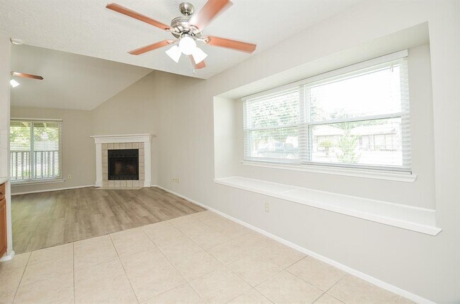 Building Photo - 2119 Landcircle Ct