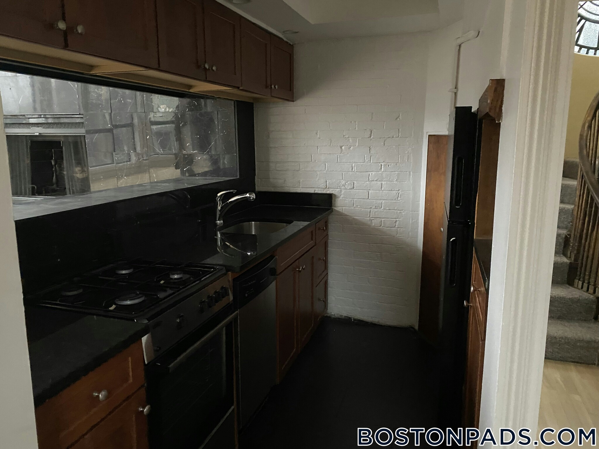 Building Photo - 113 Beacon St