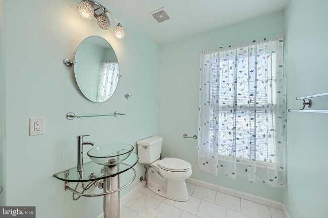 Building Photo - 8 Sapphire Hill Ct