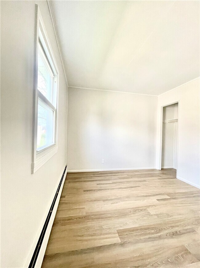 Building Photo - 218 Lynhurst Ave