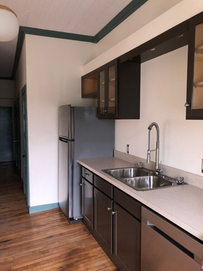 Building Photo - White Sulphur, LLC 171