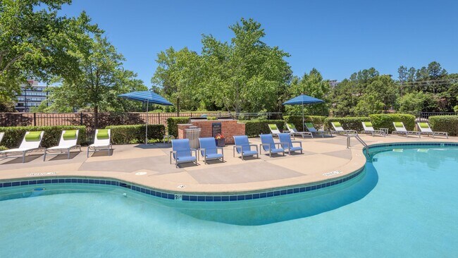 Building Photo - 200 Edinborough Dr