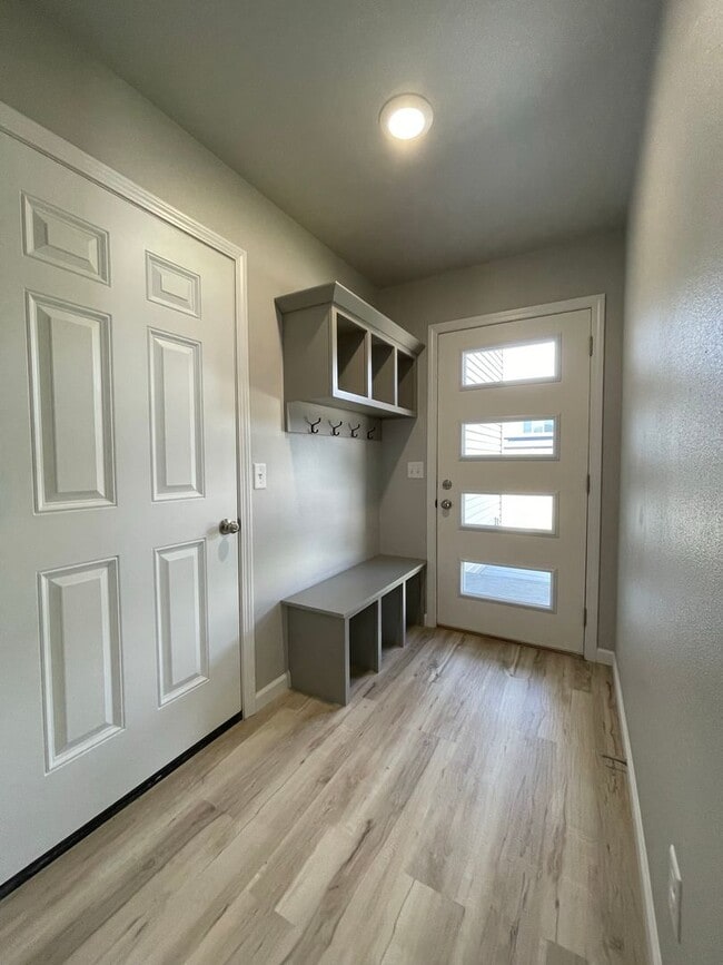 Building Photo - Modern Designed Home with Second Family Room