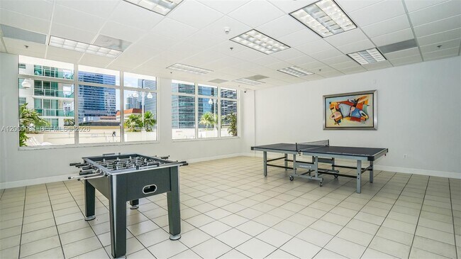 Building Photo - 1200 Brickell Bay Dr