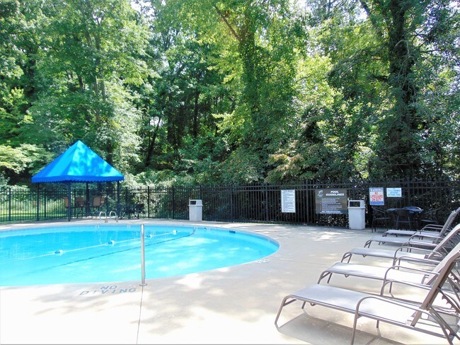 Building Photo - Benjamin Parkway Condominiums