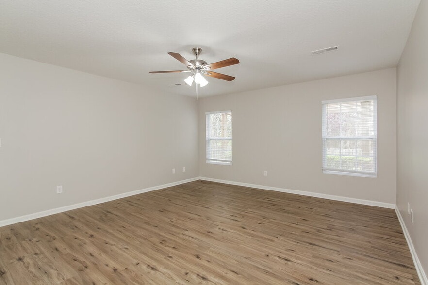 Building Photo - 11704 Village Pond Dr