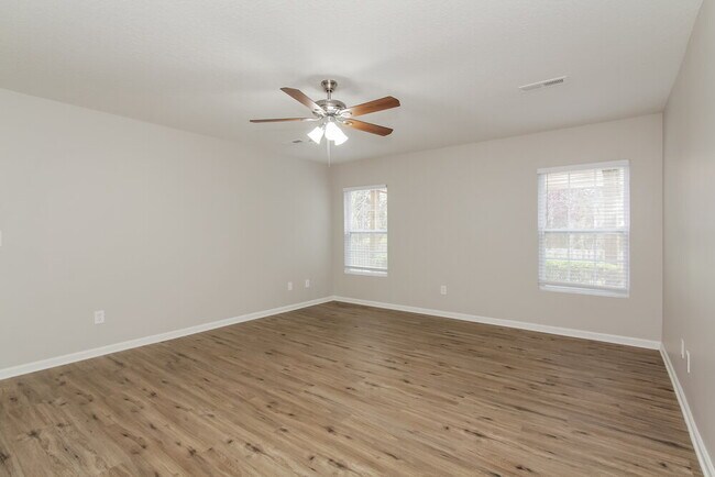 Building Photo - 11704 Village Pond Dr