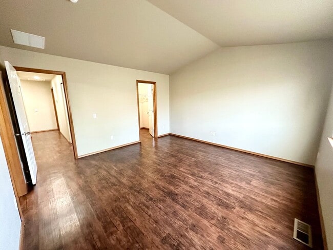 Building Photo - Spacious 3 Bedroom 2 Bathroom Home Now Available