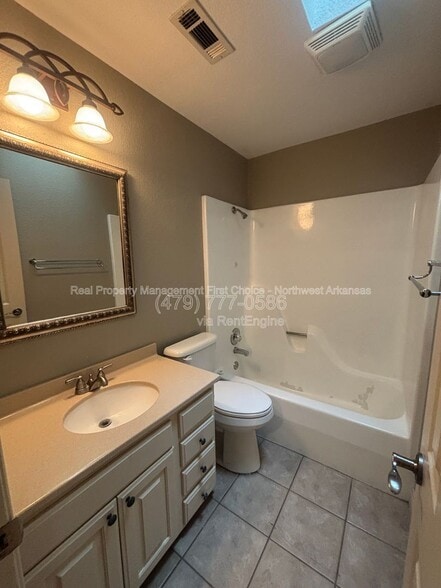 Building Photo - 1376 Oakland Ave