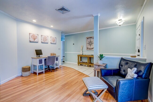 Building Photo - 2239 Wells Ave