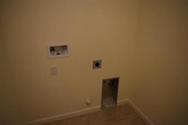 Building Photo - 686 Keenan Ct