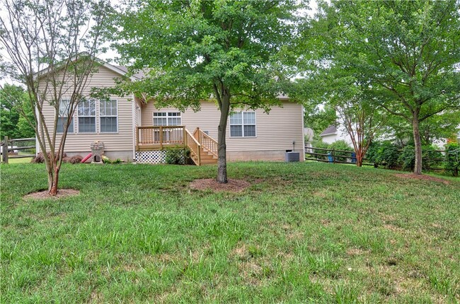 Building Photo - CORNELIUS RANCH 4 BEDROOM/FENCEDYARD