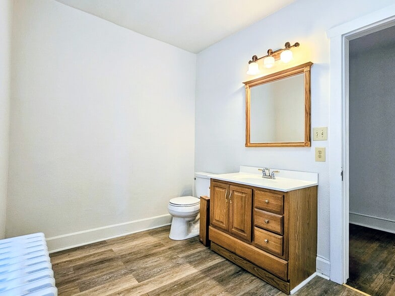 Building Photo - 461 W Main Ave