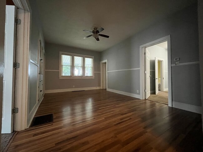 Building Photo - Warsaw, 4 Bedroom