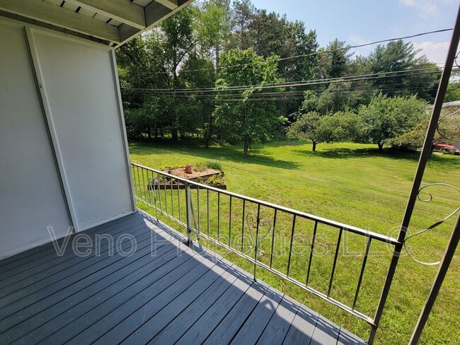 Building Photo - 9/11/13 Village Dr.