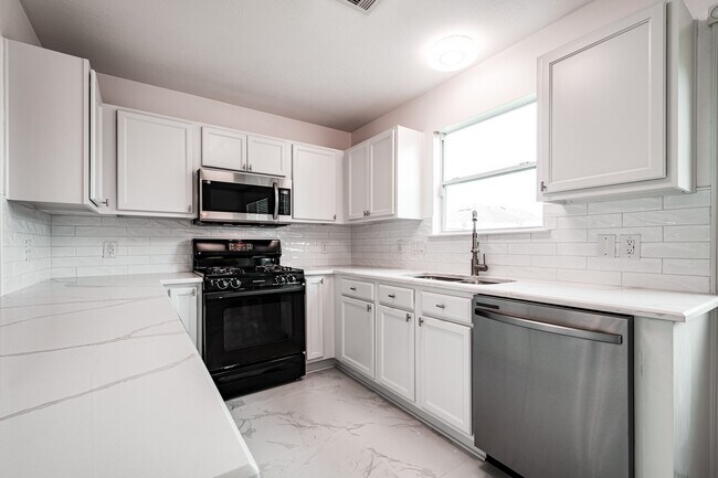 Building Photo - 4435 Crossvine Ave