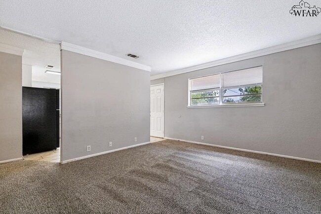 Building Photo - 1628 Parkdale Dr