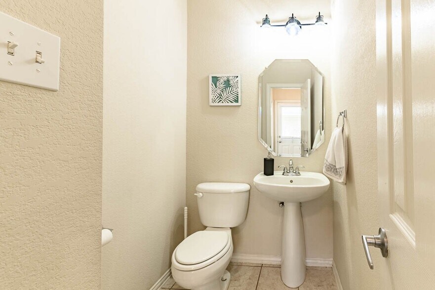 Building Photo - 2856 Spotted Owl Dr