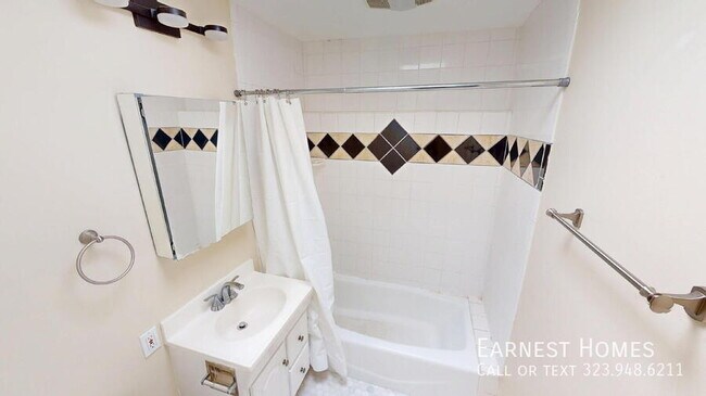 Building Photo - 2446 Liberty Ln