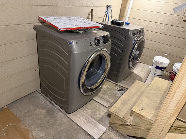 Building Photo - 1615 Dora St