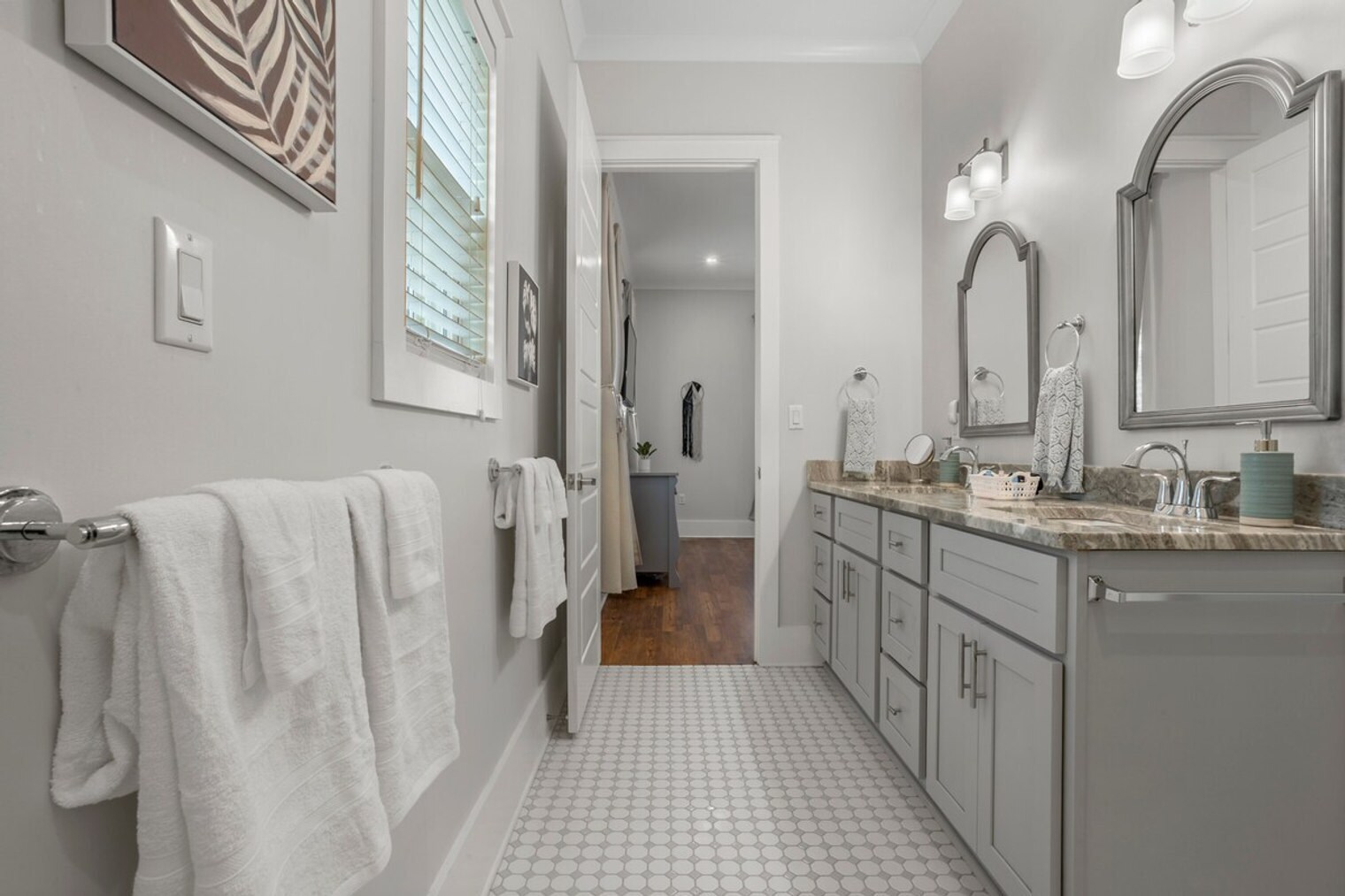 Building Photo - 164 Markham Dr