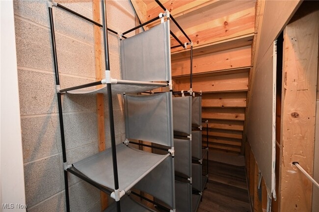Building Photo - 655 Almas Ct